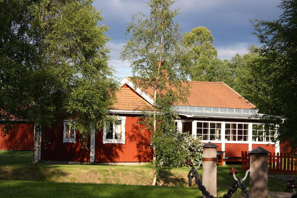 Ratt O Roder Stugby & Konferens Villa Djuras Bagian luar foto